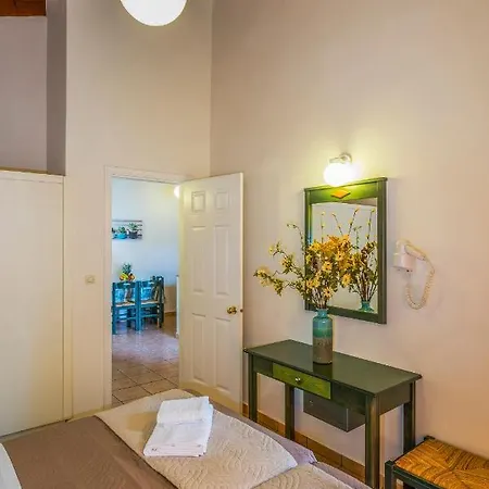 Hotel apartamentowy Theos Holidays