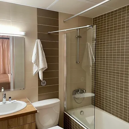 Theos Holidays Hotel apartamentowy *